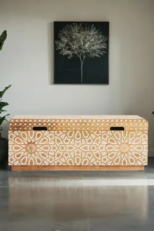 Decorative Wooden Albaron Blanket Box with Intricate Pattern - Stylish Storage Solution"