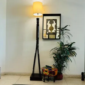 Tall, Tripod, Floor Lamp : Noor 33 (Shade included)