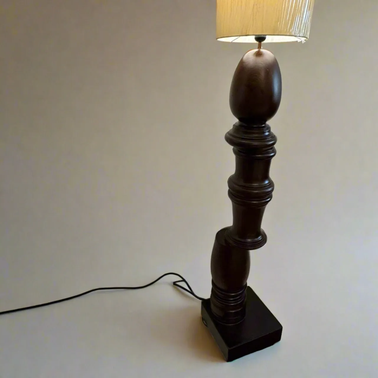 Tall wooden lamp : Noor 31