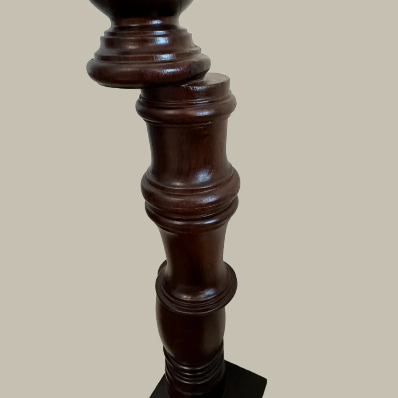 Tall wooden lamp : Noor 31