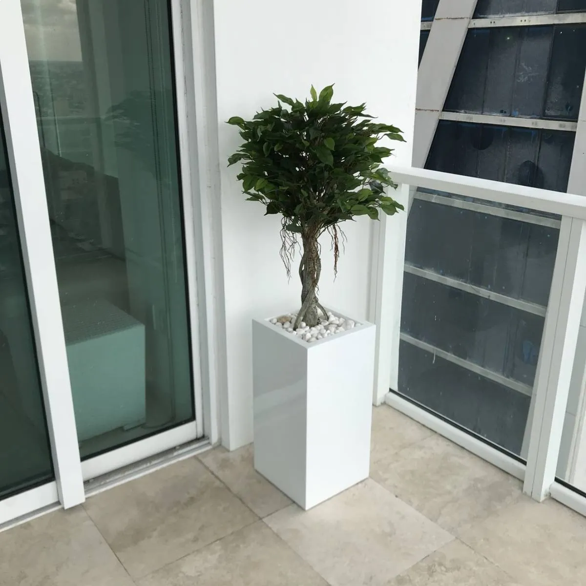 Tolga Corner Planter